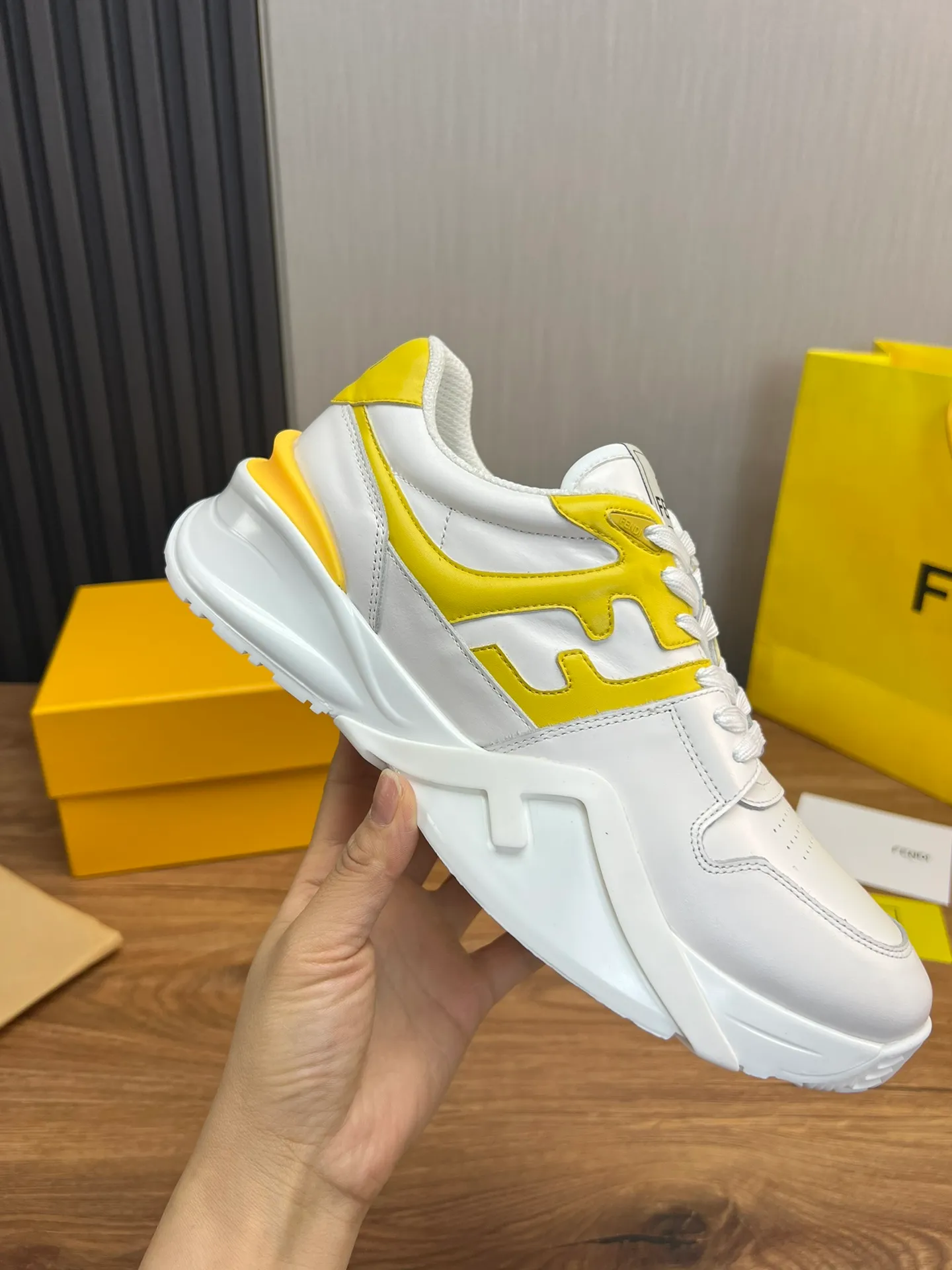 Men's shoes 💰520💰 Fendi [Fendi] hot style is on the market 🔥Fashionable casual men's shoes 🔱 Made of original cowhide + breathable mesh lining + sheepskin feet, perfect shape, top quality, you deserve it 🔜Original outsole, ultra-light, non-slip and wear-resistant 👣 Standard size 38-44 (customized in 45)
